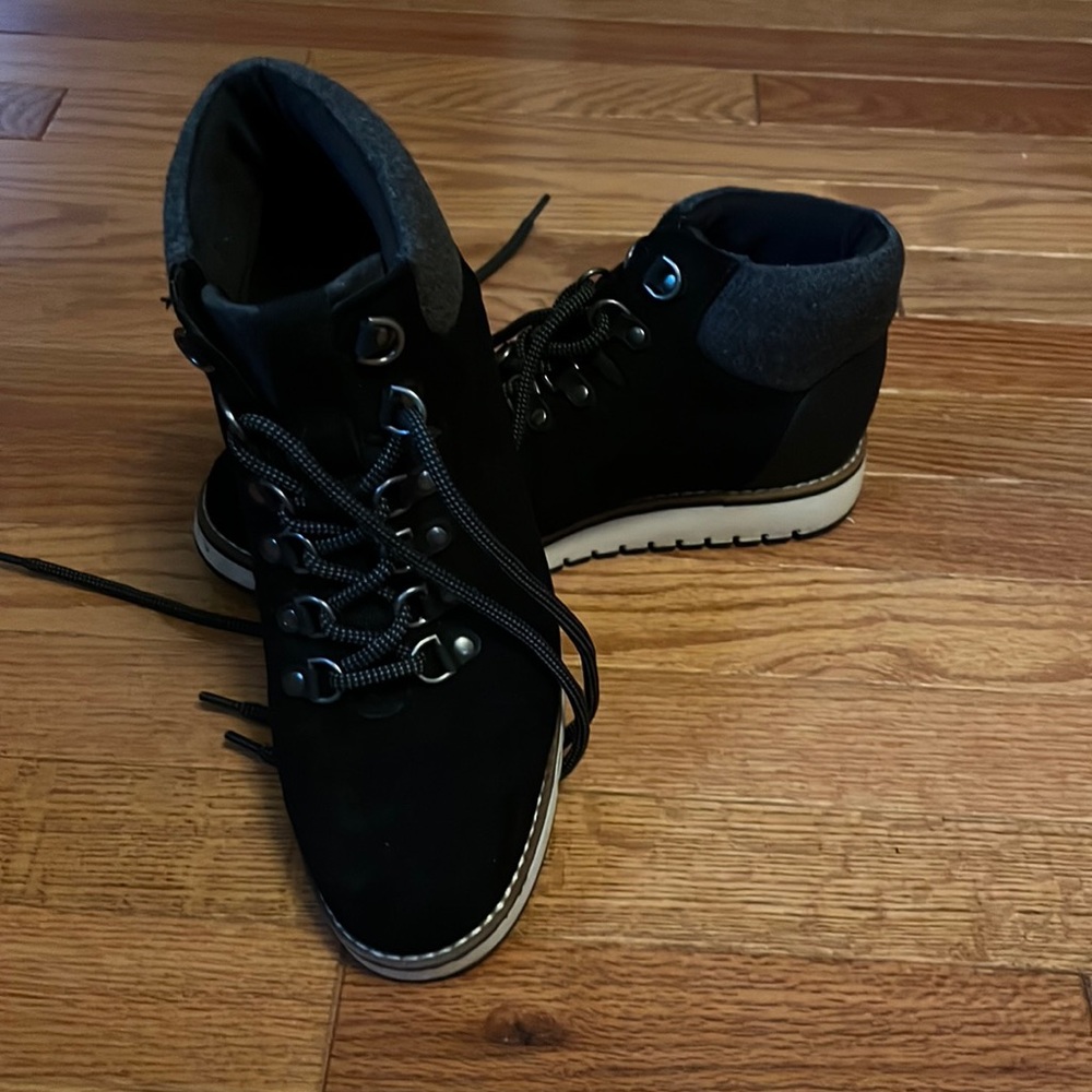Sonoma black boot.
